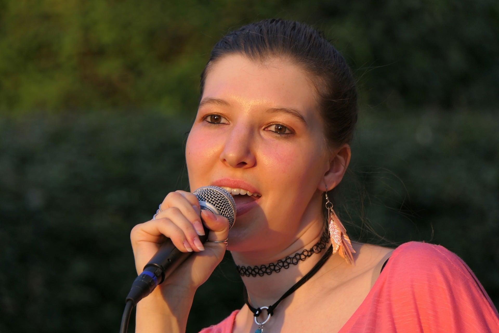 bernyanyi sesuai tessitura