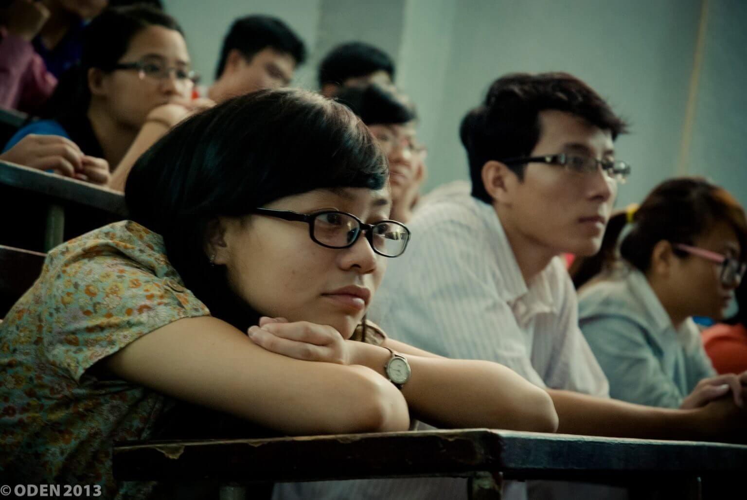 attention please artinya