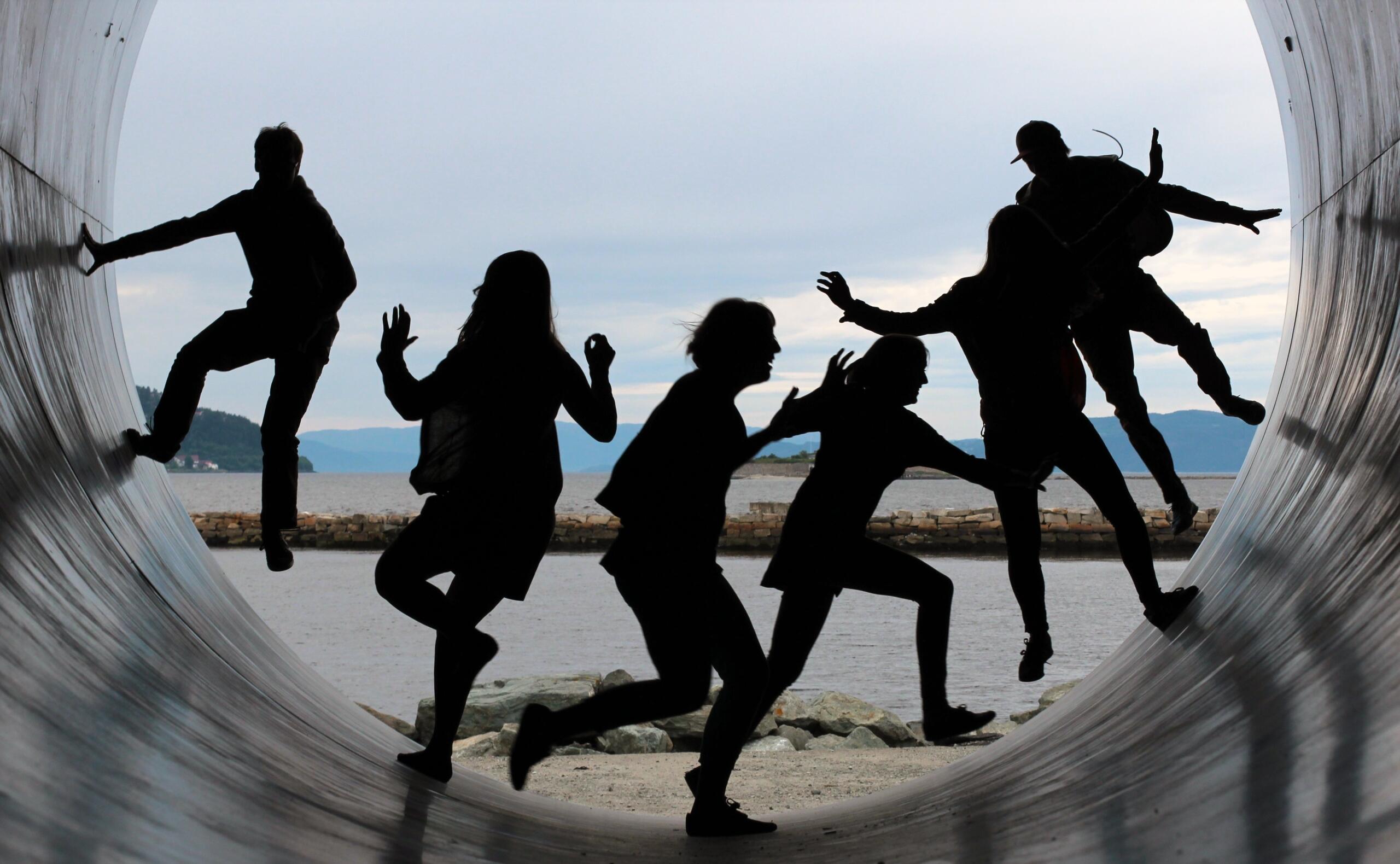 Belajar bahasa Inggris dapat membuatmu memiliki banyak teman di seluruh dunia, source: Pixabay