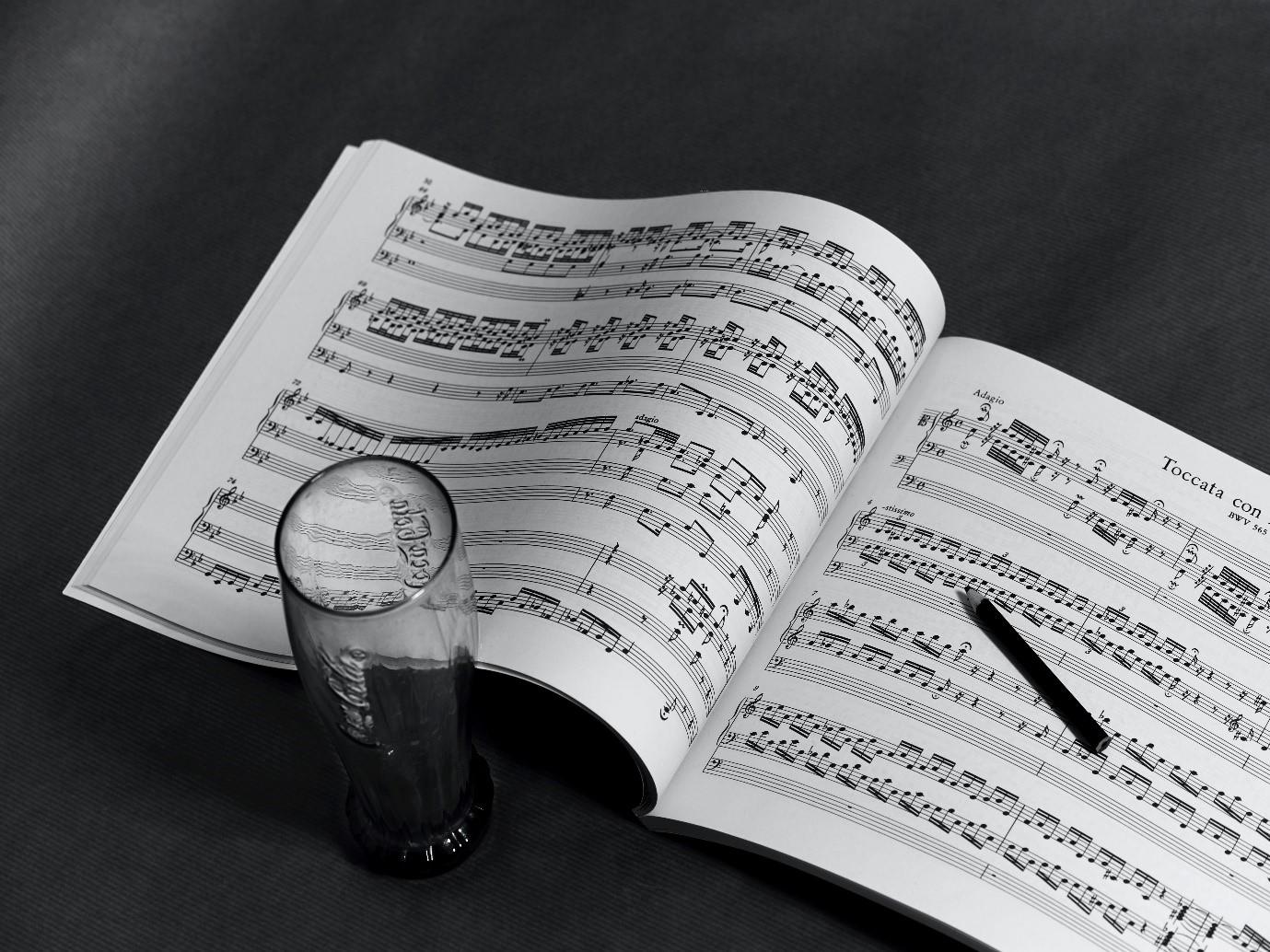 membaca notasi musik