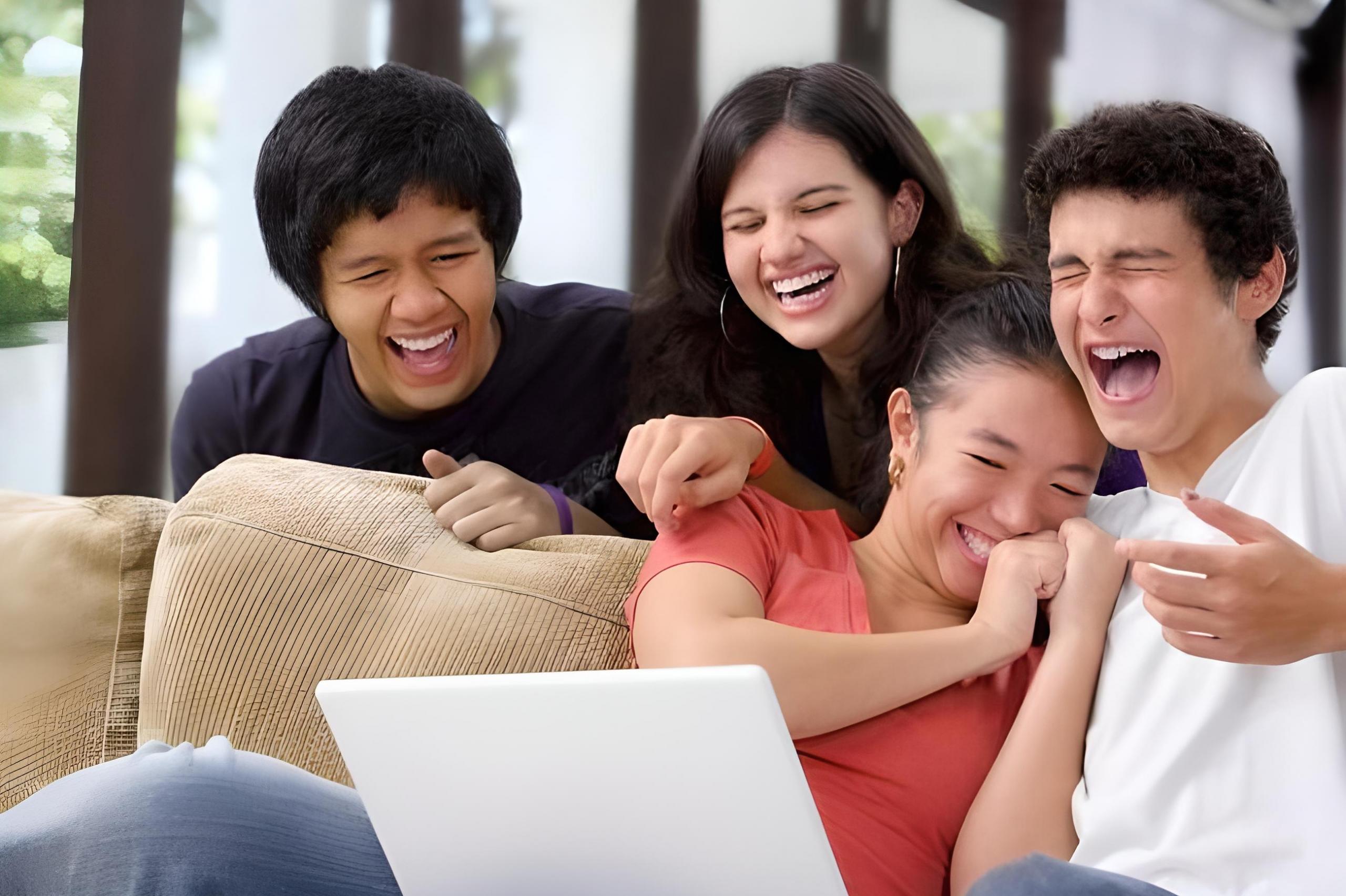 pantun paling menyenangkan