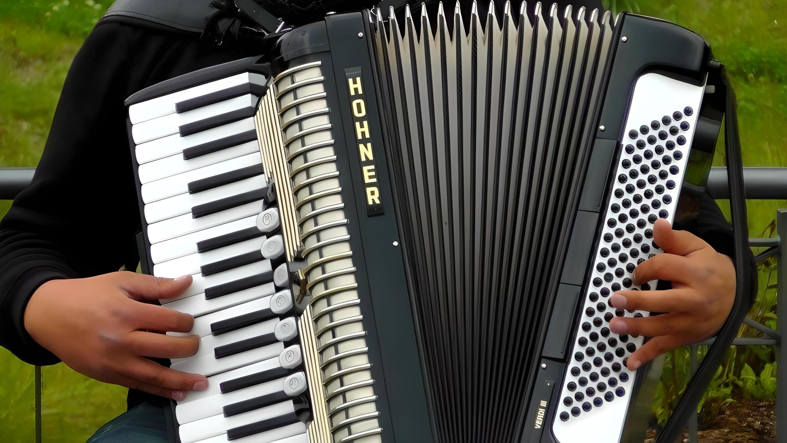 perbedaan piano dan akordeon