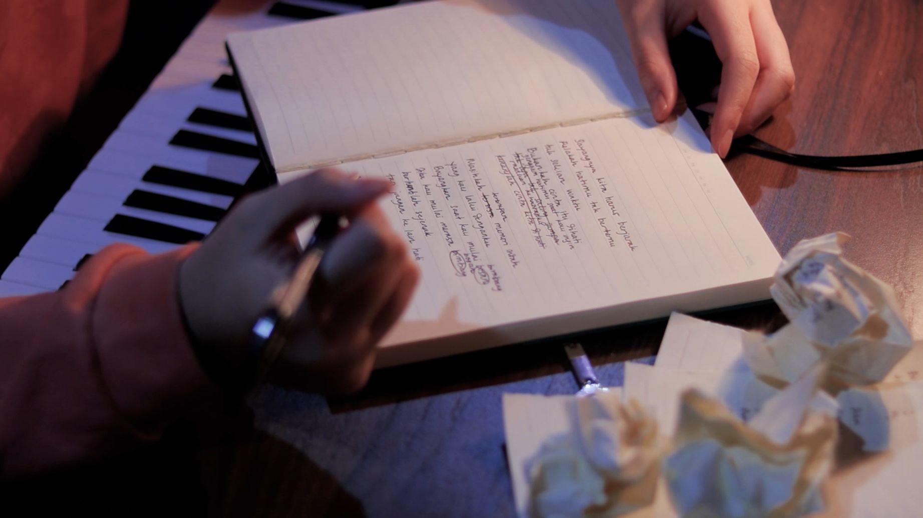 cara tepat dalam menulis lagu