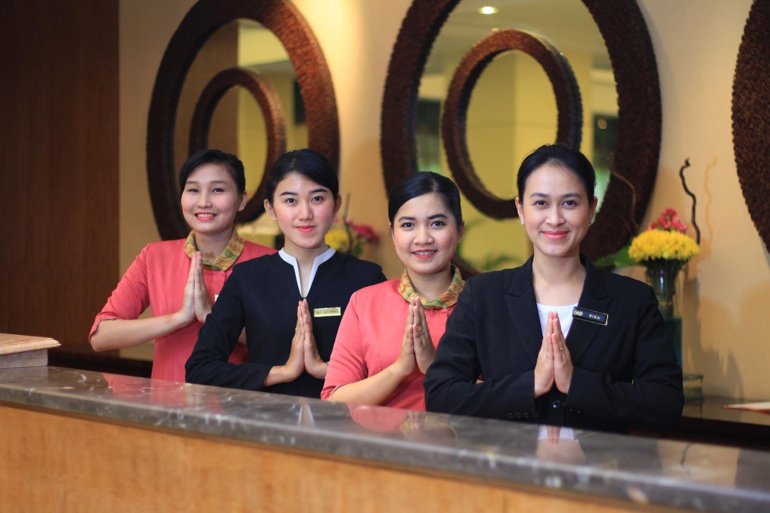 contoh tindakan hospitality