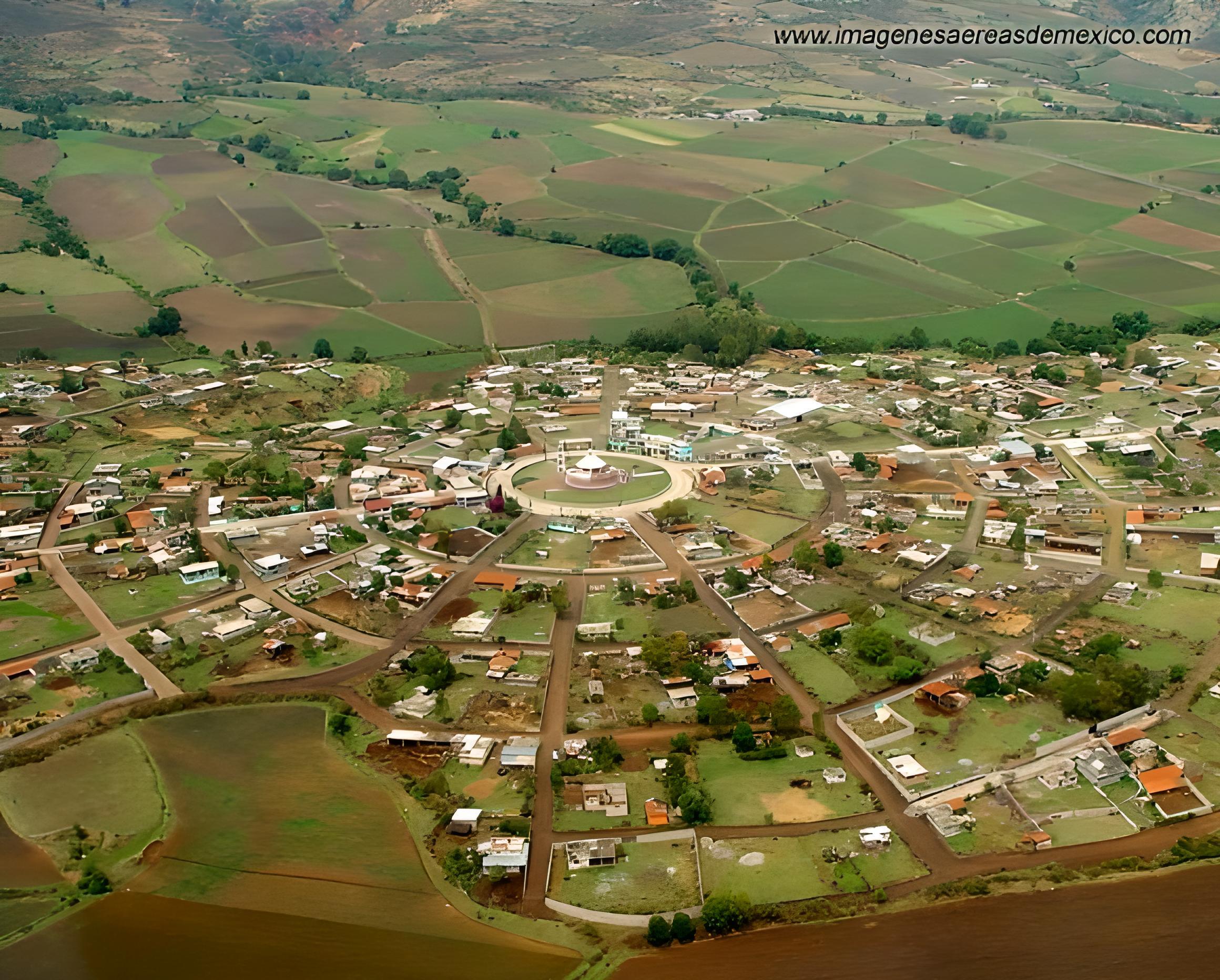pola keruangan menyebar di desa