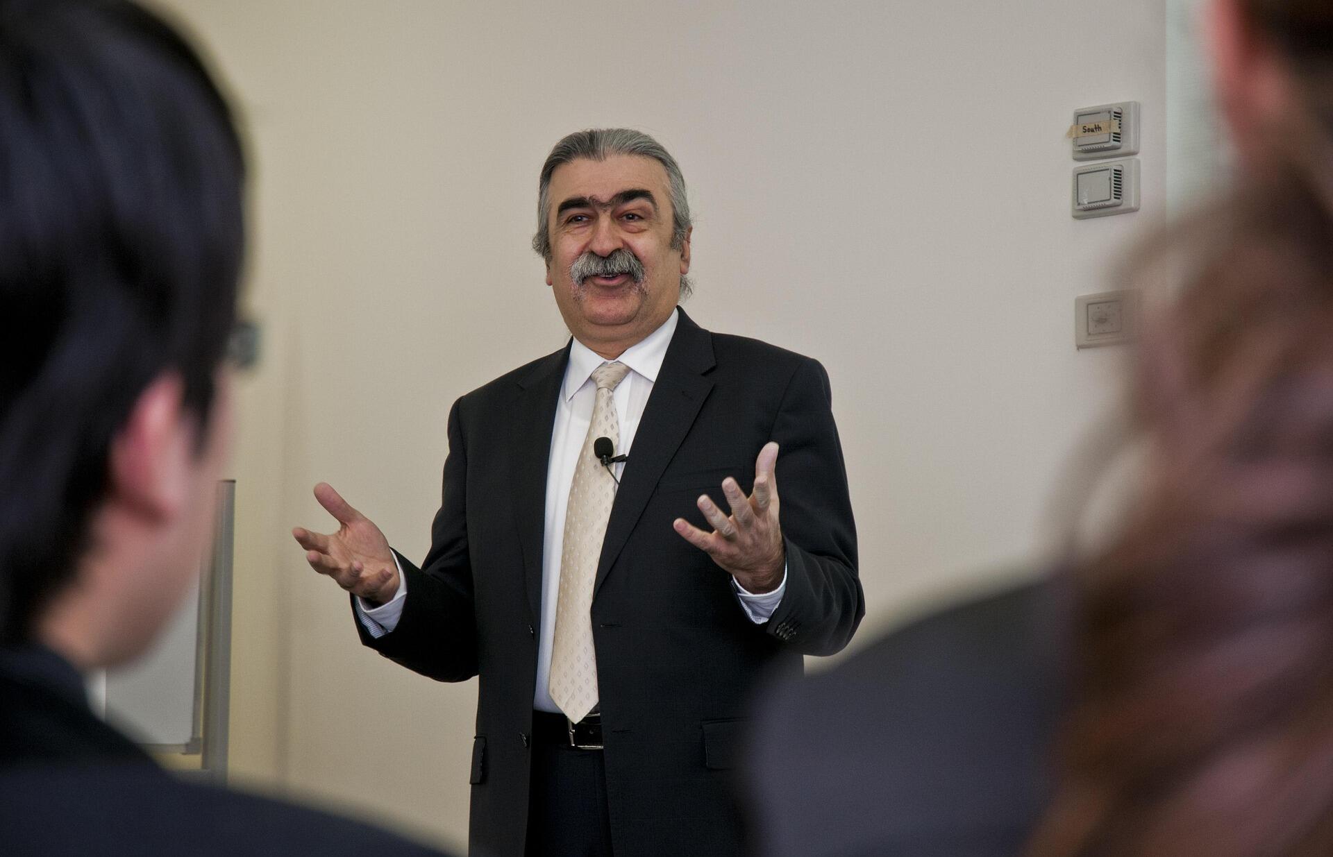 Sebetulnya semua orsng bisa membuat pidato yang menarik