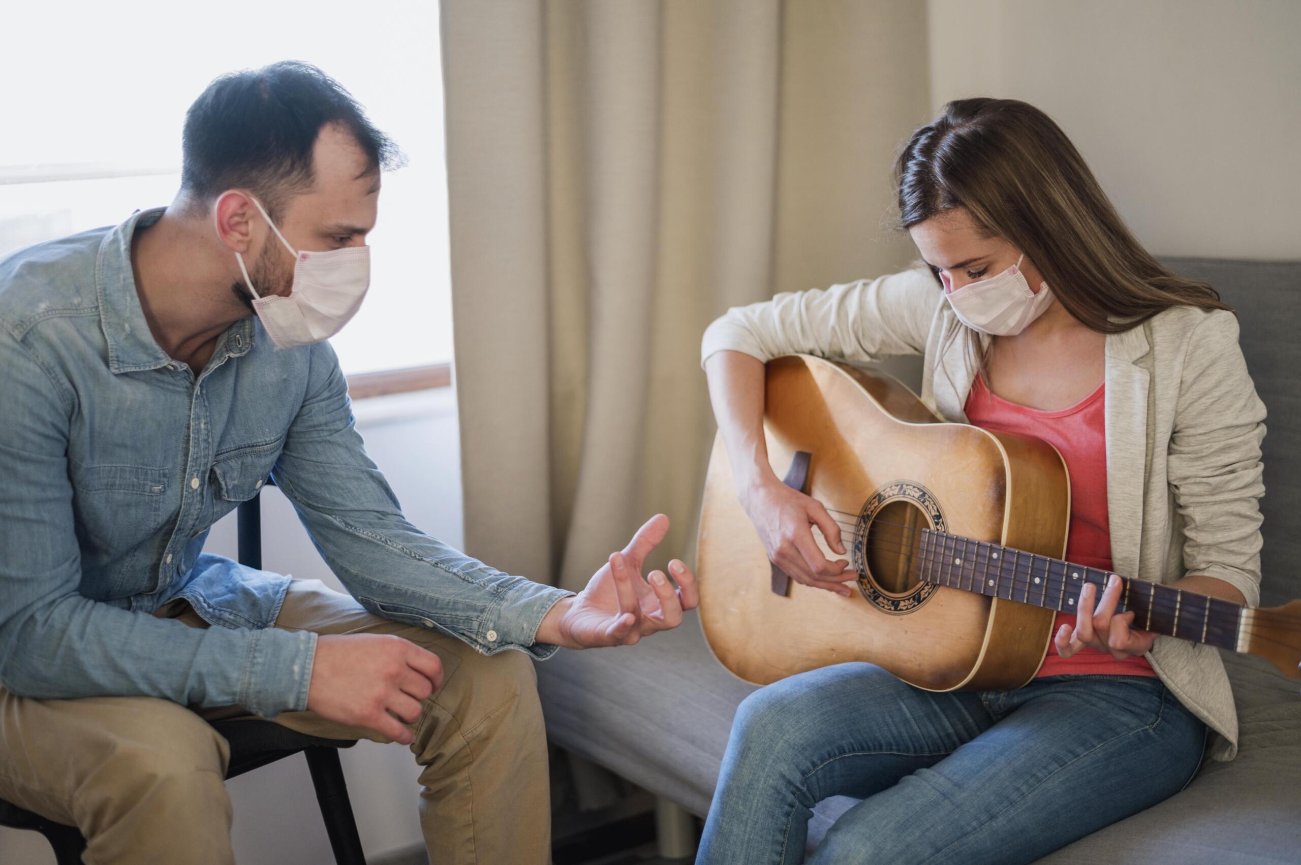 belajar gitar dengan guru