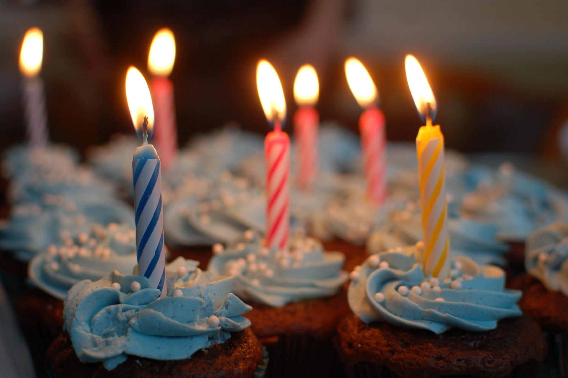 kue dan lilin