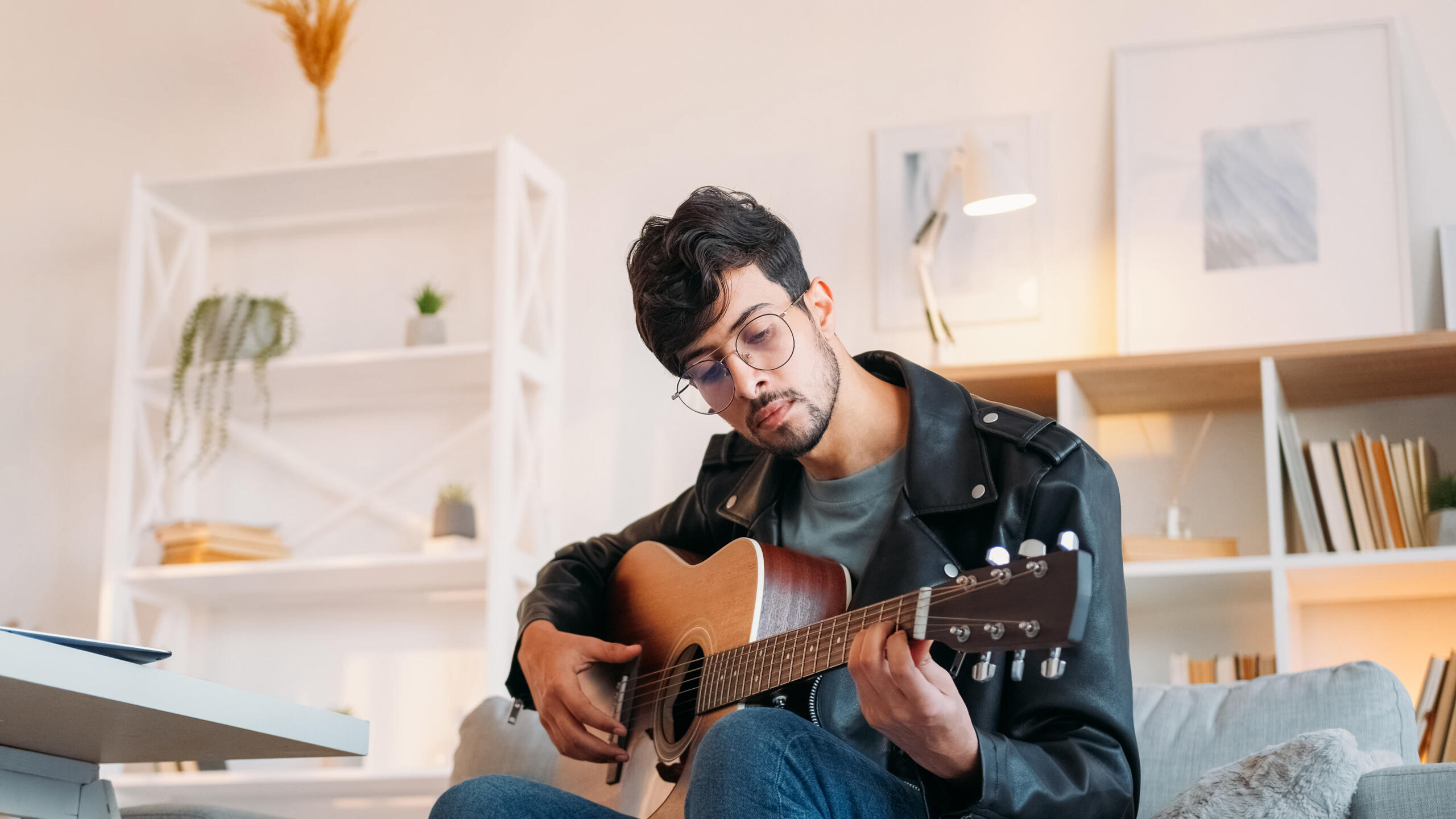 Chord gitar lagu Duka - Last child tergolong chord yang mudah dimainkan