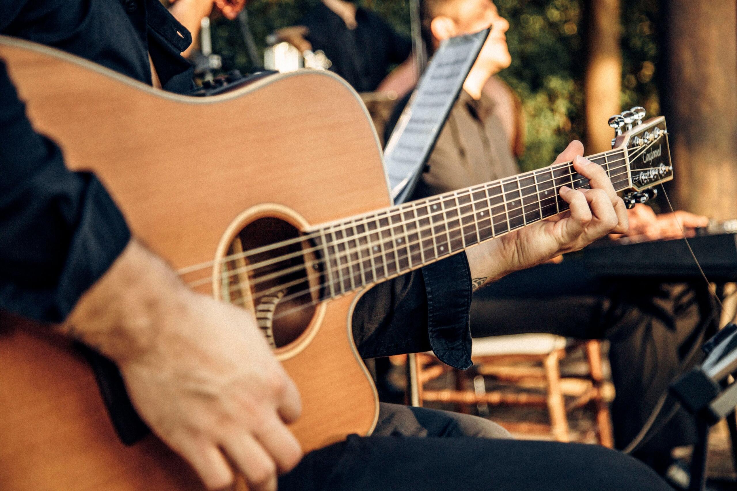 Belajar chord gitar untuk pemula; Pexels