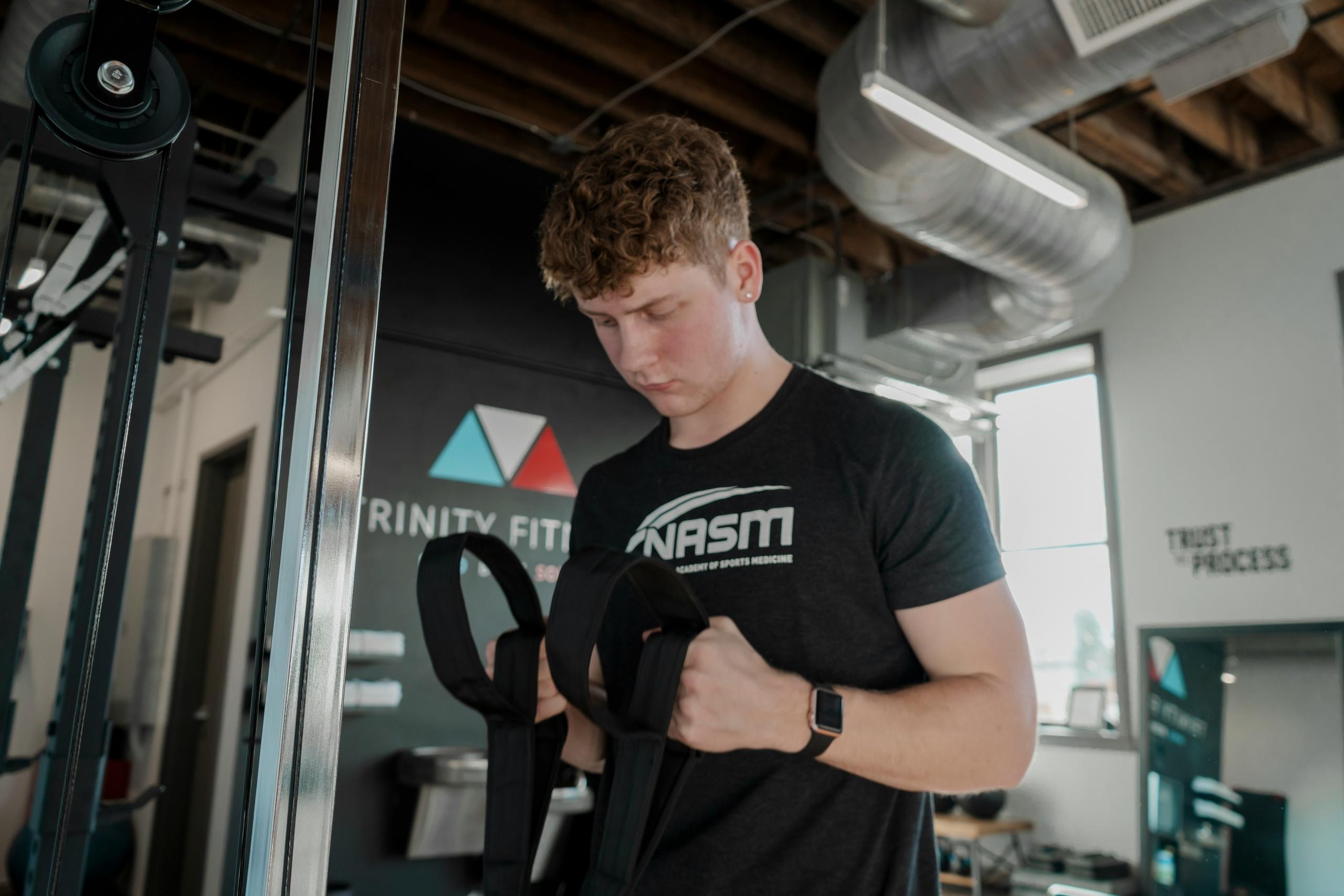 A trainer getting ready for his client's workout