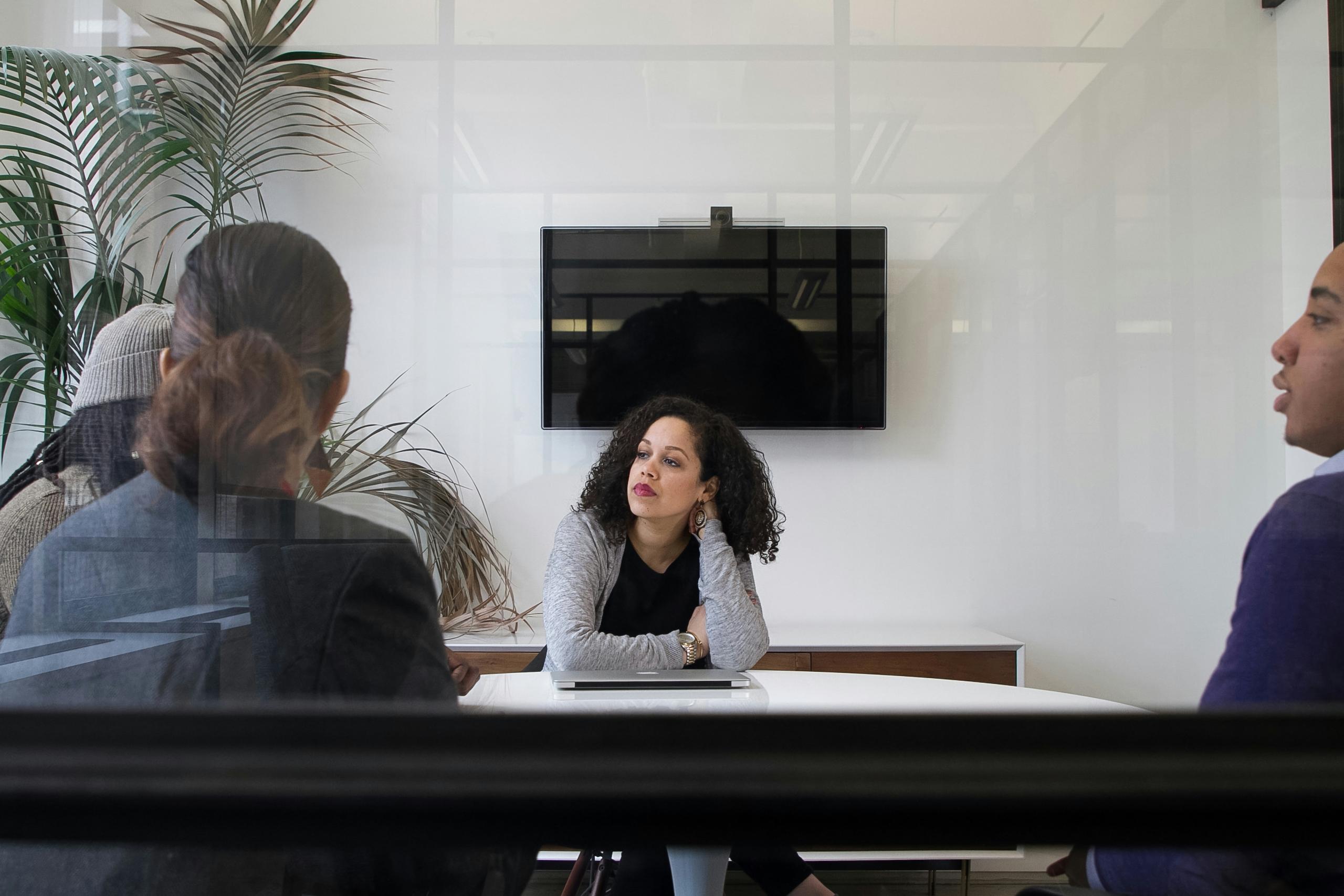 A woman walks two interviewers through her cover letter.