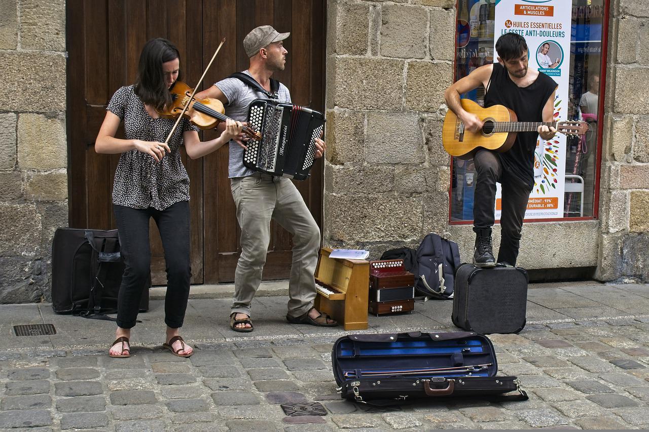 Musicians playing in Ireland