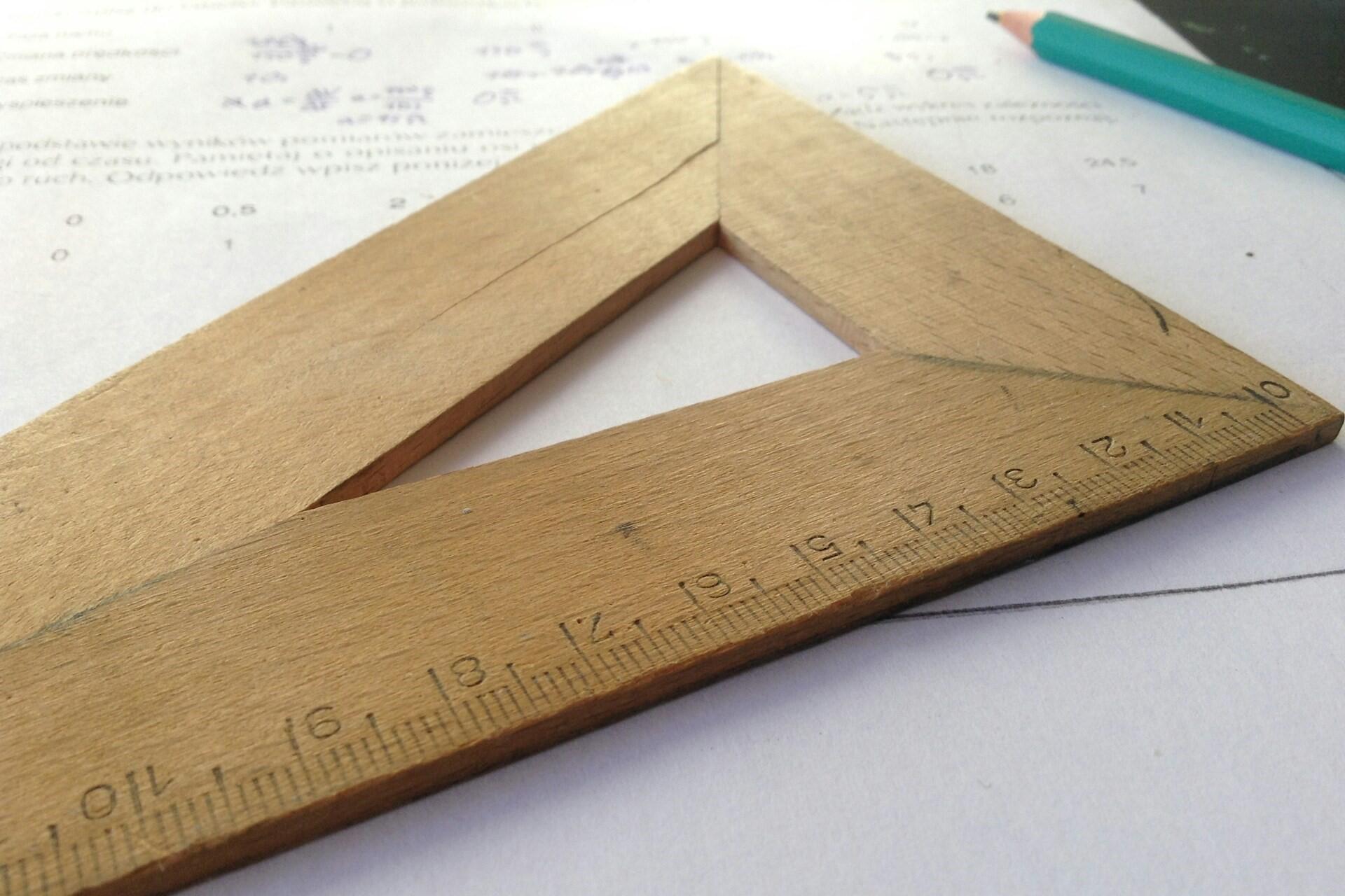 A brown triangle rule.