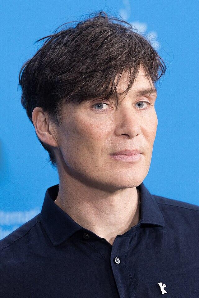 Cillian Murphy in front of the camera at an awards show