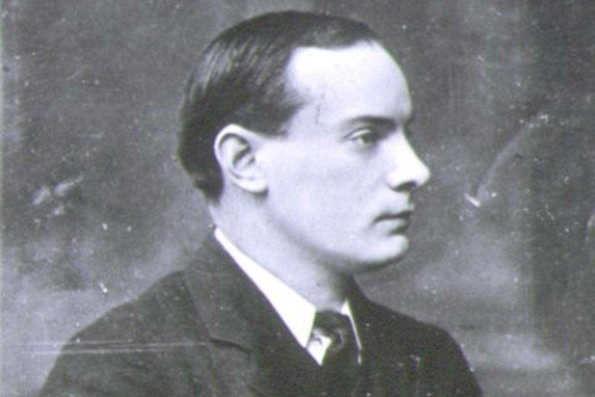 Black and white portrait of Pádraig Pearse in profile wearing formal clothing