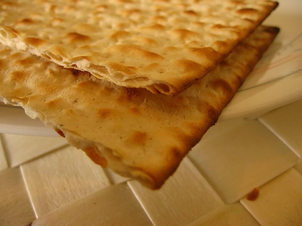 מצות על צלחת