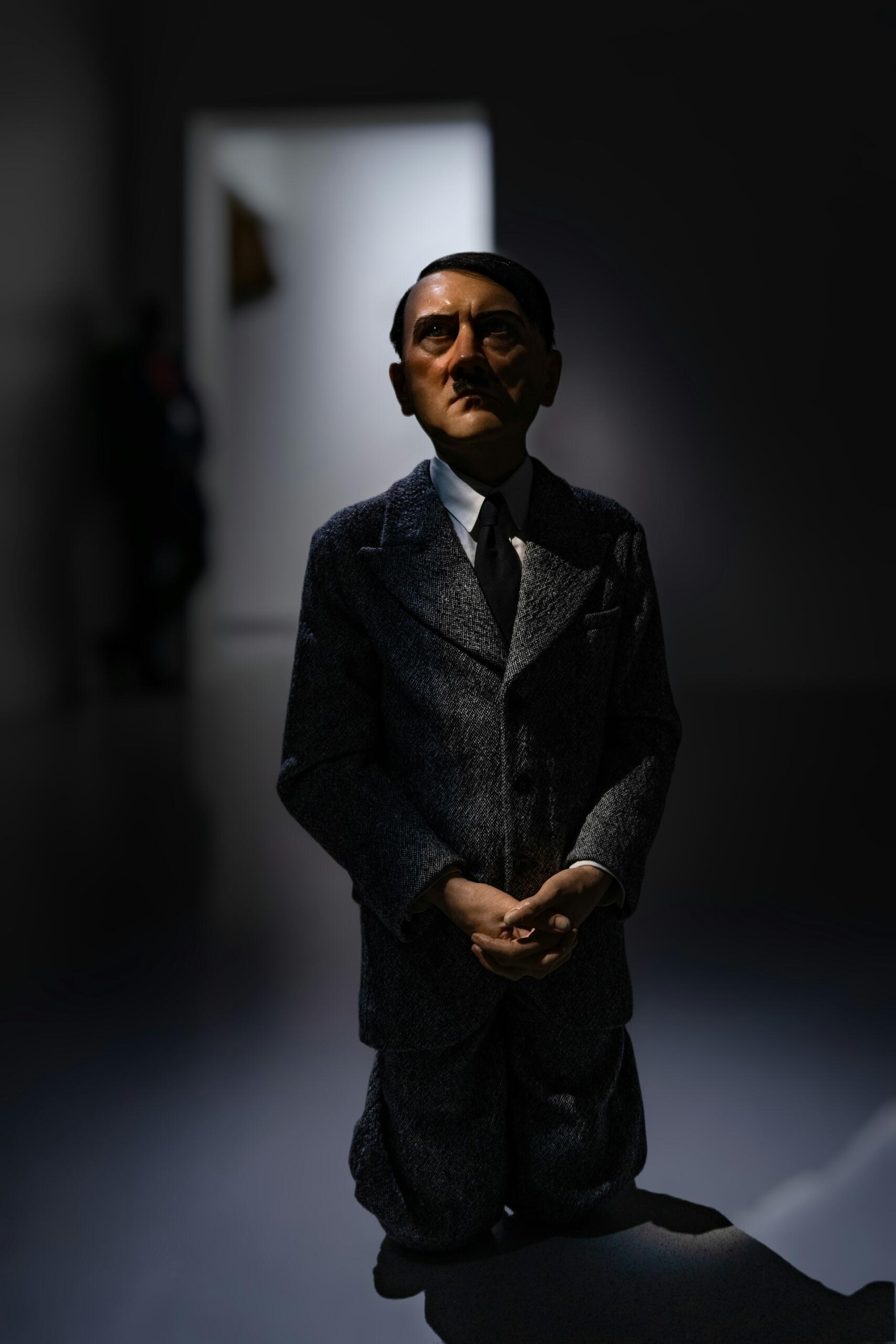 בובה של אדולף היטלר