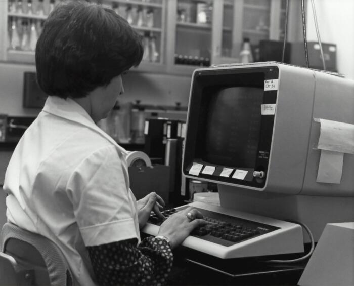 Old Mam Computer System Program יסודות התכנות: הבסיס לכל מי שרוצה להבין קוד