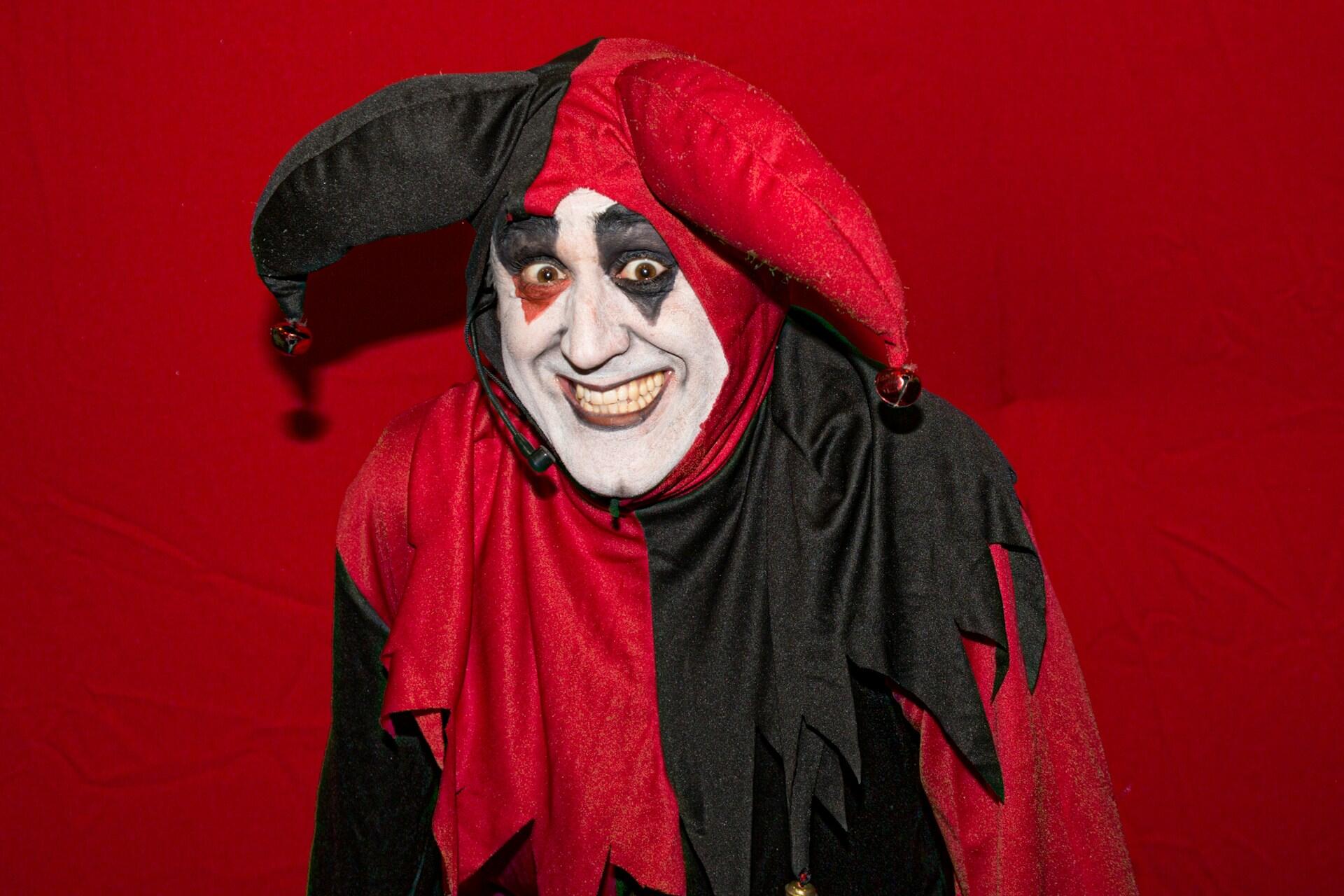 ליצן באדום ושחור