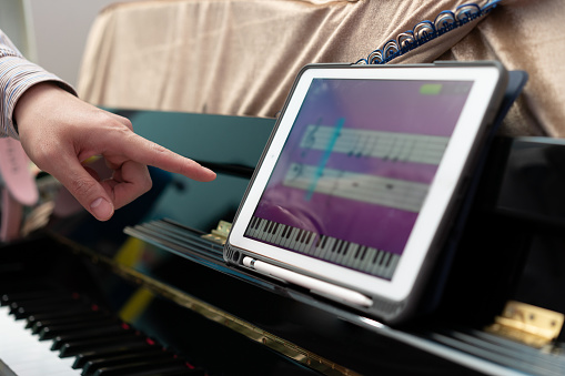 Find piano lesson online