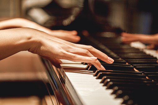 Find piano tutor near you