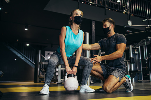 Find a personal fitness trainer online