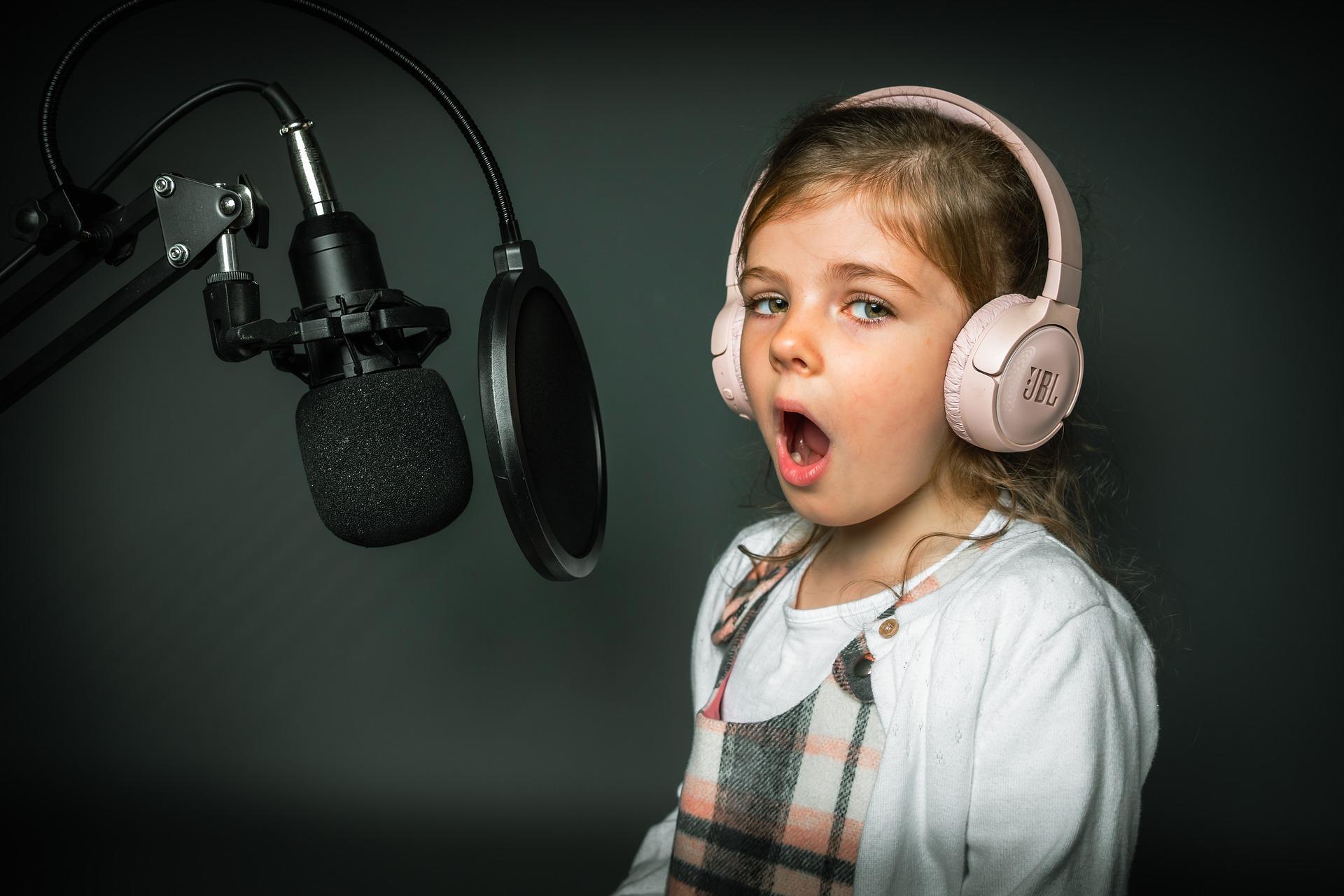 singing kid