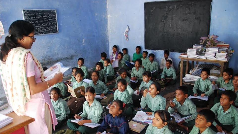 A teacher teaching students.