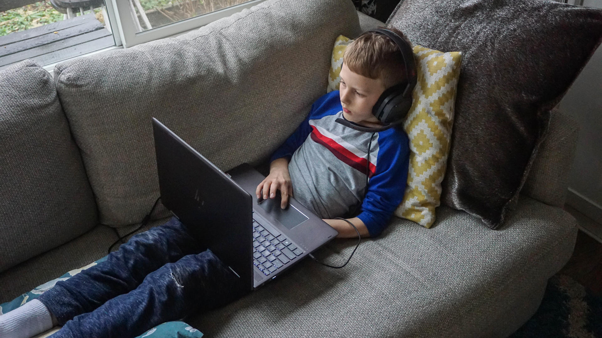 A child learning online