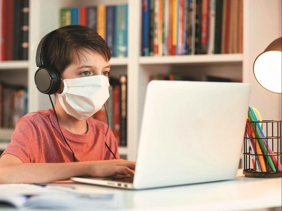 A child learning online
