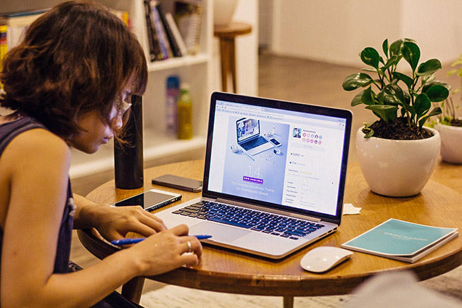 A child learning online