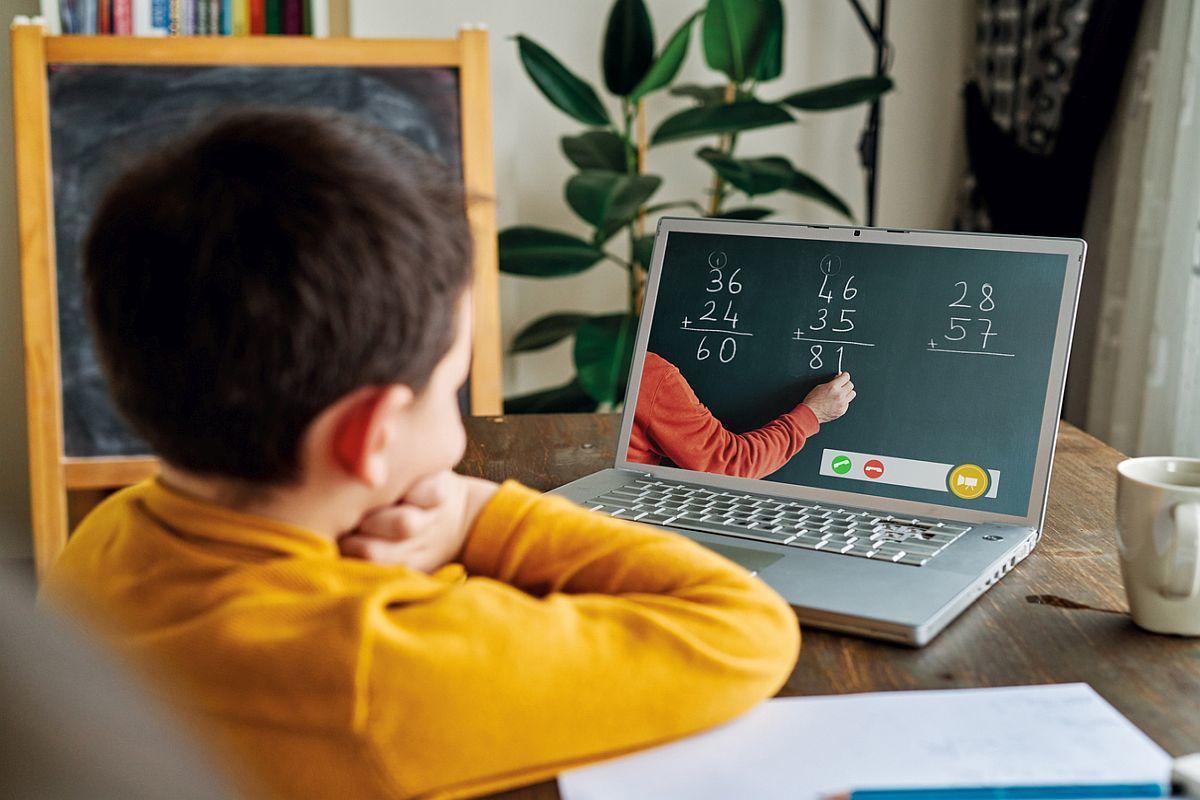 A child learning online