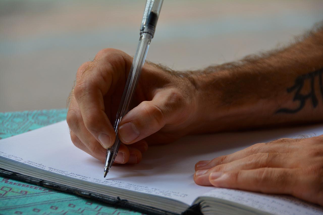 What should be in a cover letter for an internship?