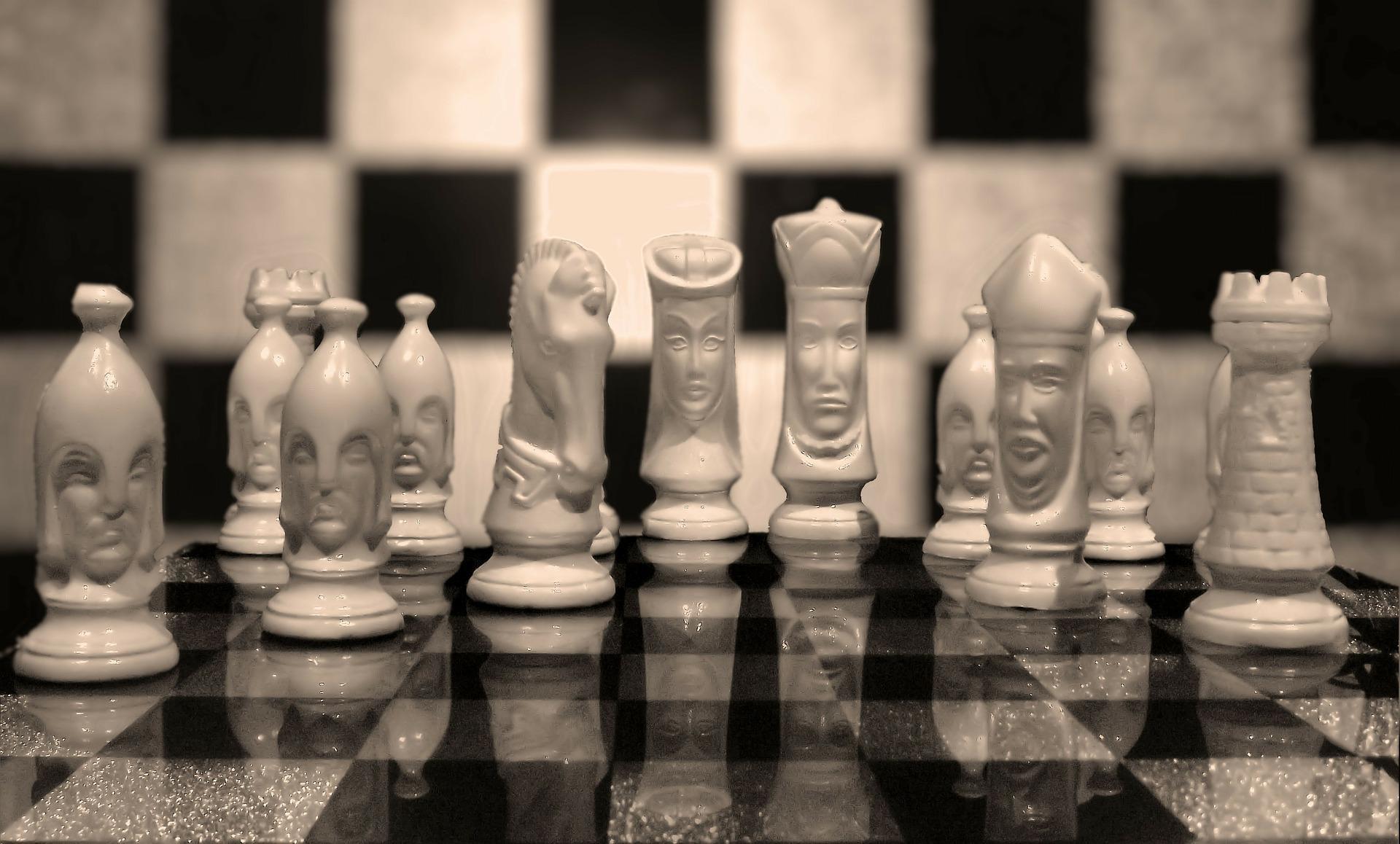 white chess pieces