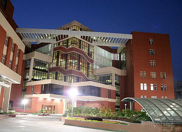 Find courses in SP Jain College
