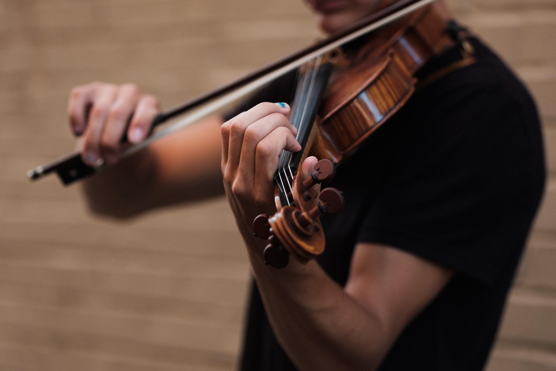 How to play Violin