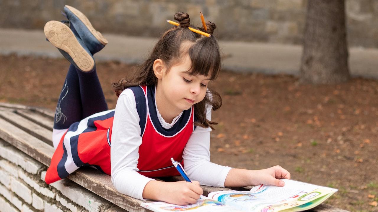 Easy drawing for kids is entertaining.