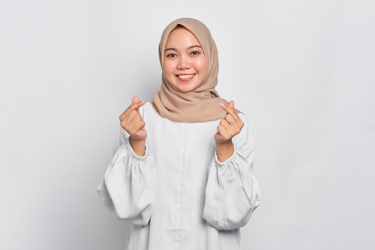 Girl making fingerheart gesture
