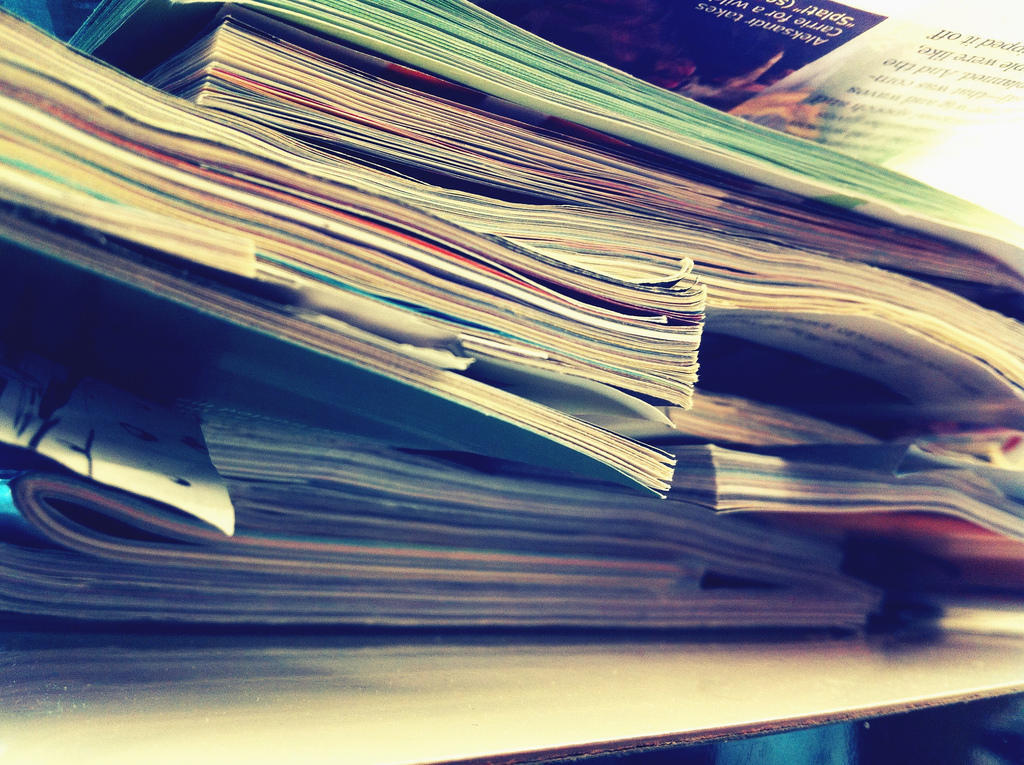 Piles of guitar magazines to learn guitar