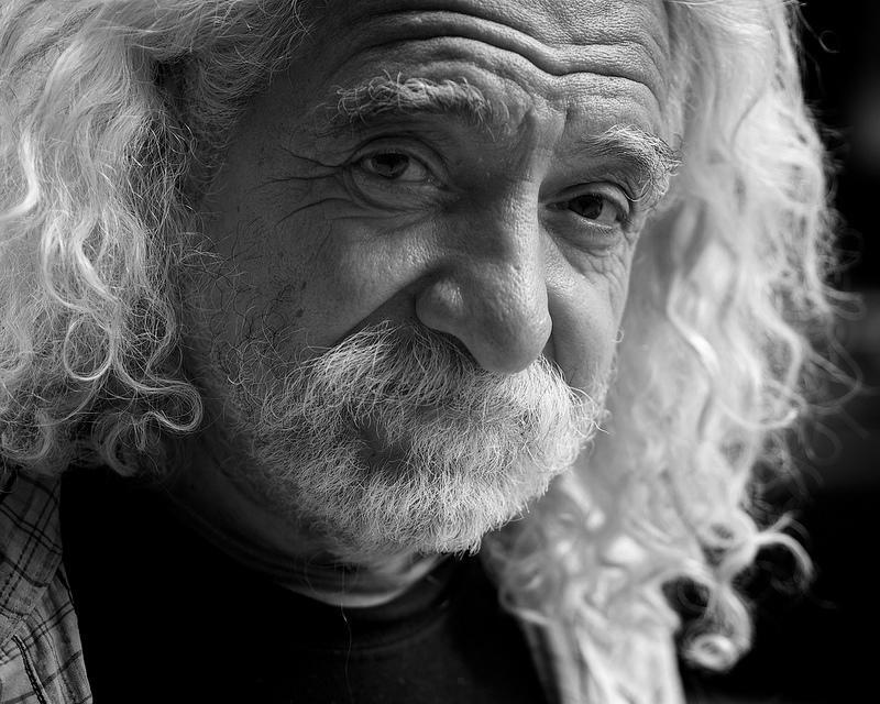 Learn about Einstein's scientific discoveries with the help of online resources. 