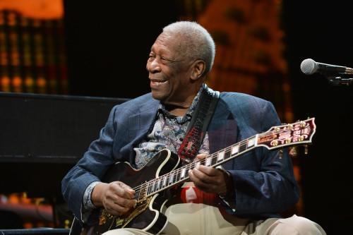 BB King playing at a concert