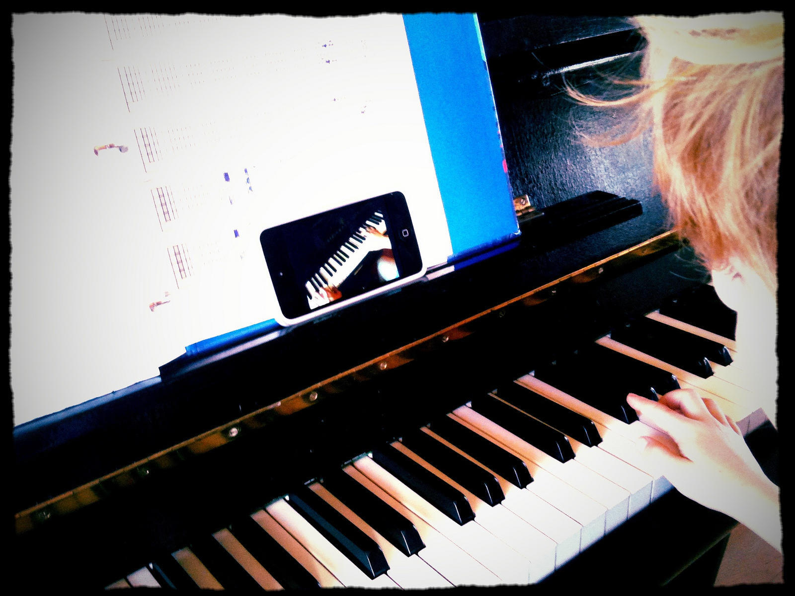 Get lessons online with free piano tutorials