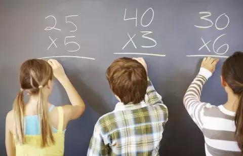 Come si spiegano le differenze in matematica tra maschi e femmine?