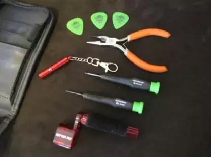 Con i giusti attrezzi, puoi diventare anche tu un buon chitarrista!