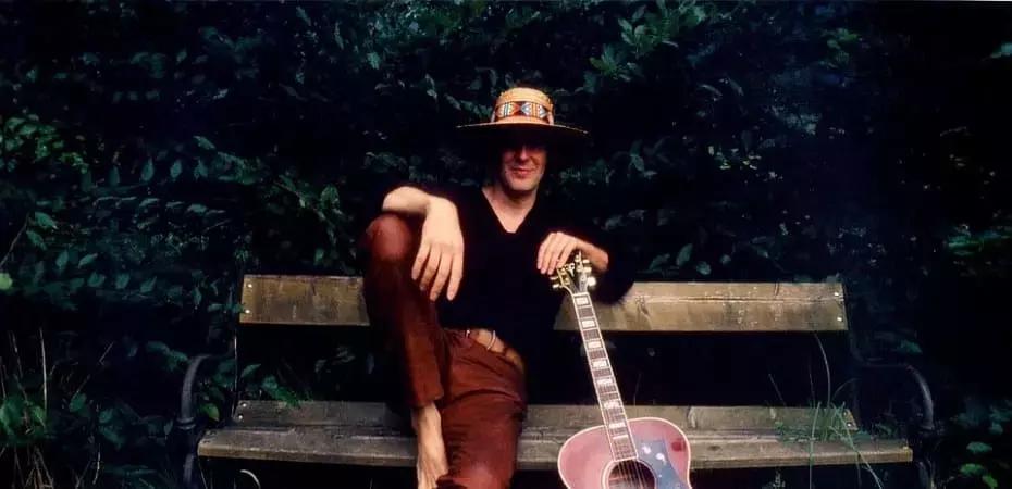 Se lo desideri puoi cominciare quando vuoi a suonare la chitarra!