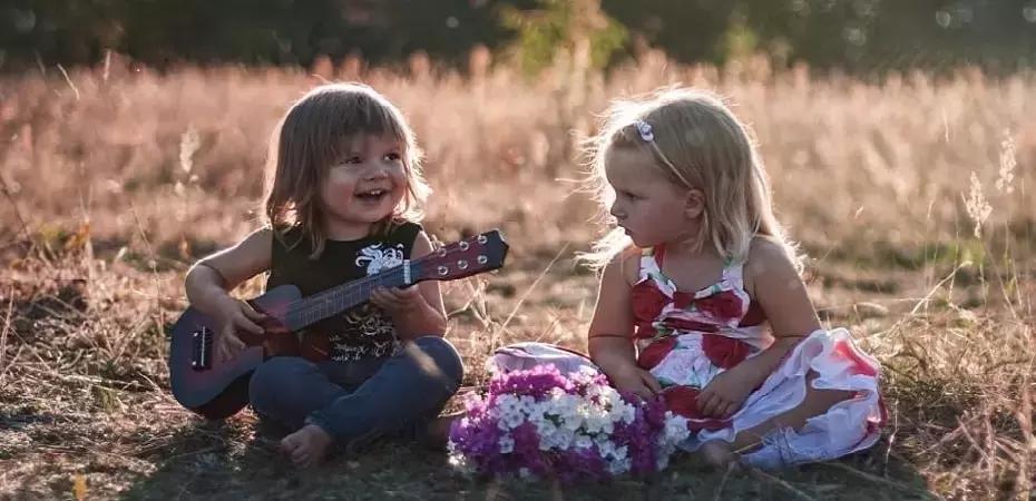 Dal passaparola agli annunci online, sono molti i modi per trovare studenti di chitarra!