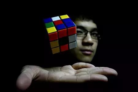 Saper risolvere il cubo di Rubik non basta.