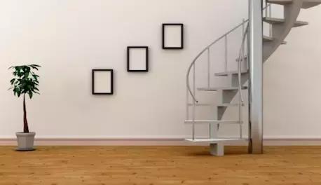 Riempi la stanza dove suoni la chitarra per limitare i rumori.