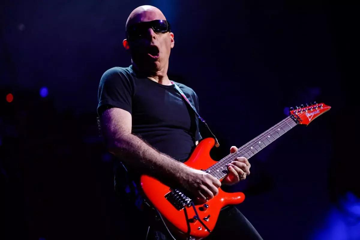 E' molto utile esercitarsi all'arpeggio sui brani di Joe Satriani.